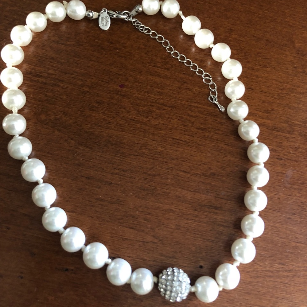 Cookie Lee pearl necklace